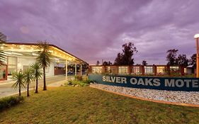 Silver Oaks Motel