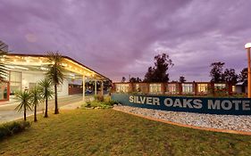 Silver Oaks Motel